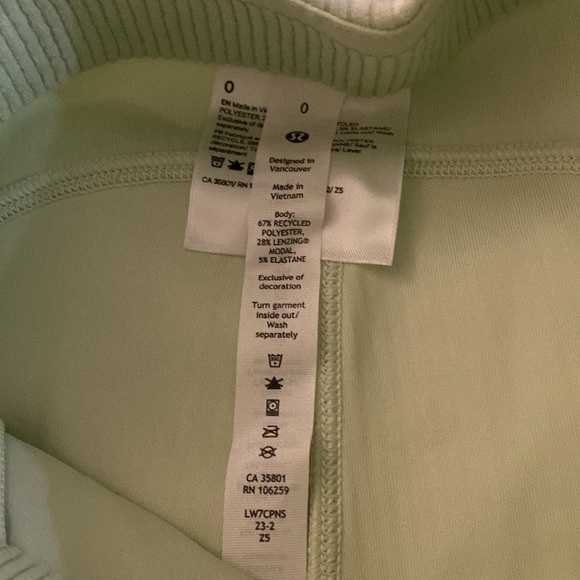 Lululemon softstreme shorts - Picture 3 of 4